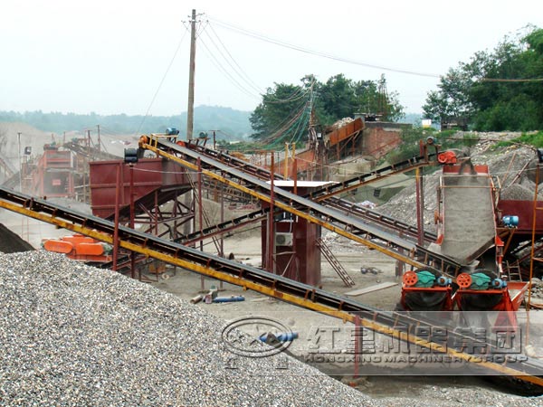 對(duì)輥破碎機(jī)客戶(hù)現(xiàn)場(chǎng)