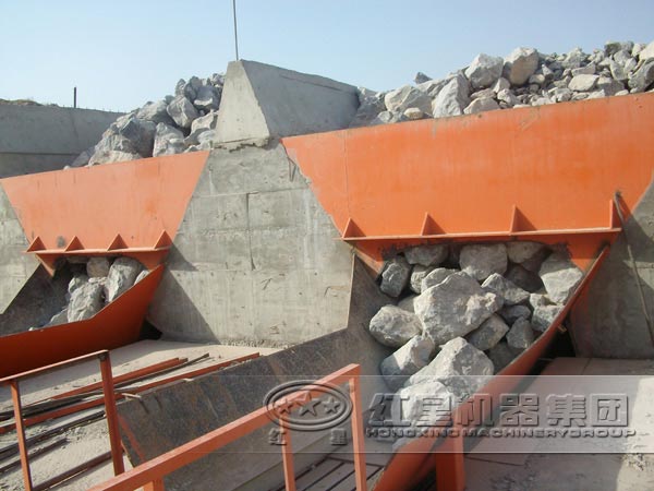 顎式破碎機(jī)客戶現(xiàn)場(chǎng)