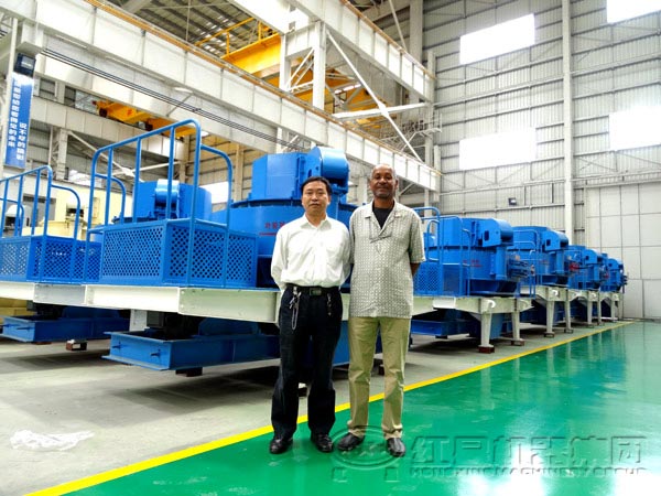 制砂機(jī)車(chē)間客戶(hù)合影