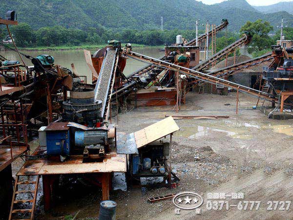 日產(chǎn)200噸的鵝卵石制砂生產(chǎn)線(xiàn)現(xiàn)場(chǎng)