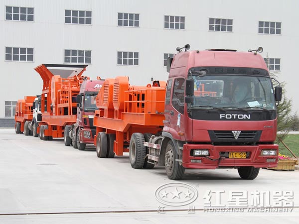 移動破碎機(jī)發(fā)貨現(xiàn)場圖