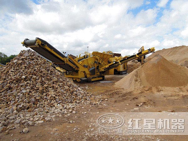 移動汽車載式打石子機作業(yè)現(xiàn)場