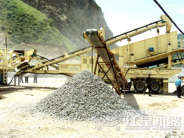 移動(dòng)破碎站生產(chǎn)現(xiàn)場