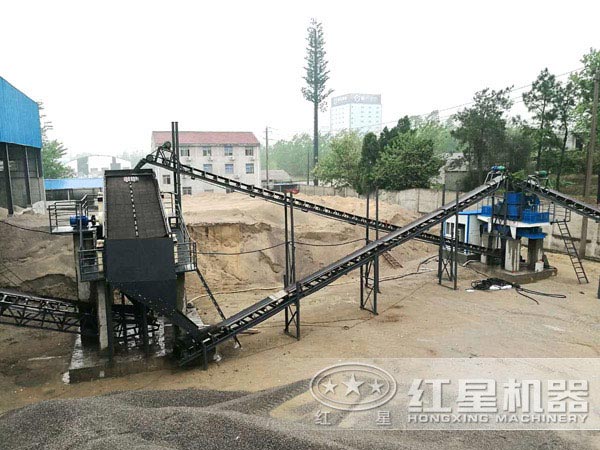 制砂生產(chǎn)線(xiàn)現(xiàn)場(chǎng) 制砂生產(chǎn)線(xiàn)現(xiàn)場(chǎng)