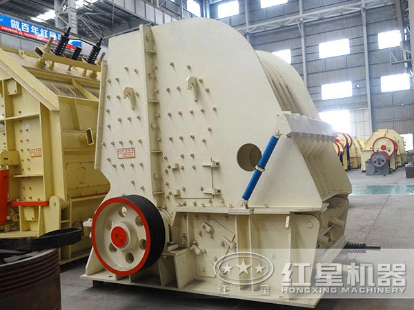 大型石料破碎設備側(cè)面 大型石料破碎設備側(cè)面