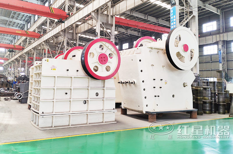 顎式破碎機(jī)現(xiàn)場(chǎng)實(shí)拍圖 顎式破碎機(jī)現(xiàn)場(chǎng)實(shí)拍圖