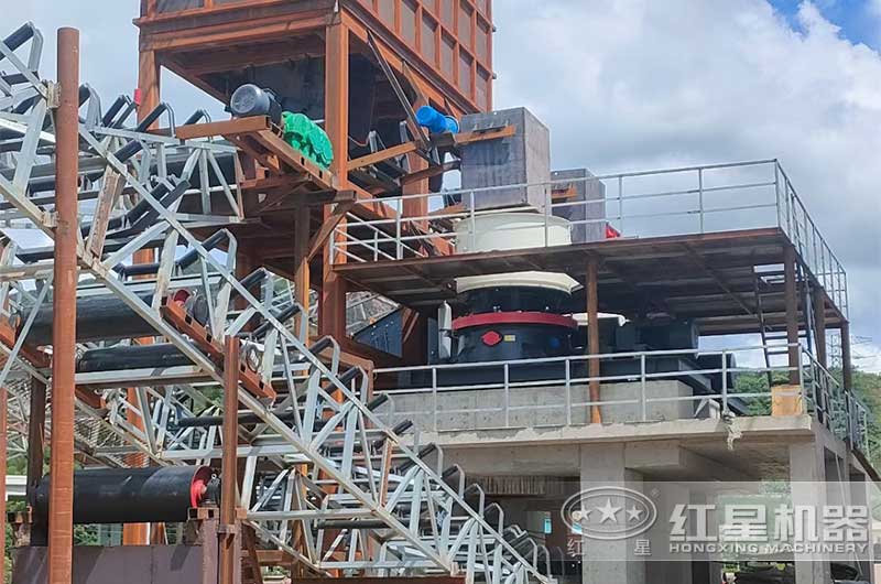 圓錐破碎機現(xiàn)場 圓錐破碎機現(xiàn)場