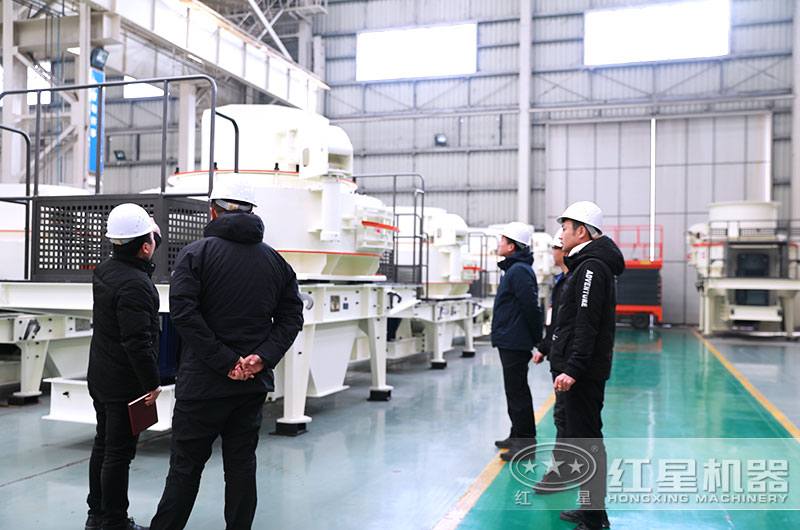 客戶來廠考察制砂設(shè)備 客戶來廠考察制砂設(shè)備