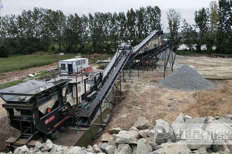 移動(dòng)式制砂機(jī)處理花崗巖現(xiàn)場(chǎng) 移動(dòng)式制砂機(jī)處理花崗巖現(xiàn)場(chǎng)