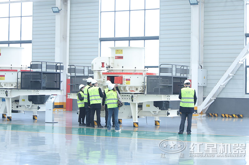 客戶來廠考察制砂設(shè)備 客戶來廠考察制砂設(shè)備