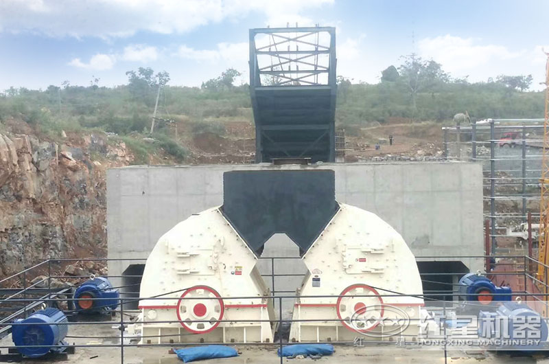 重錘式破碎機現(xiàn)場 重錘式破碎機現(xiàn)場