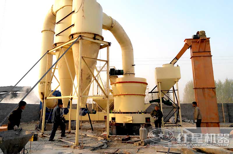 石灰石磨粉生產(chǎn)現(xiàn)場(chǎng) 石灰石磨粉生產(chǎn)現(xiàn)場(chǎng)