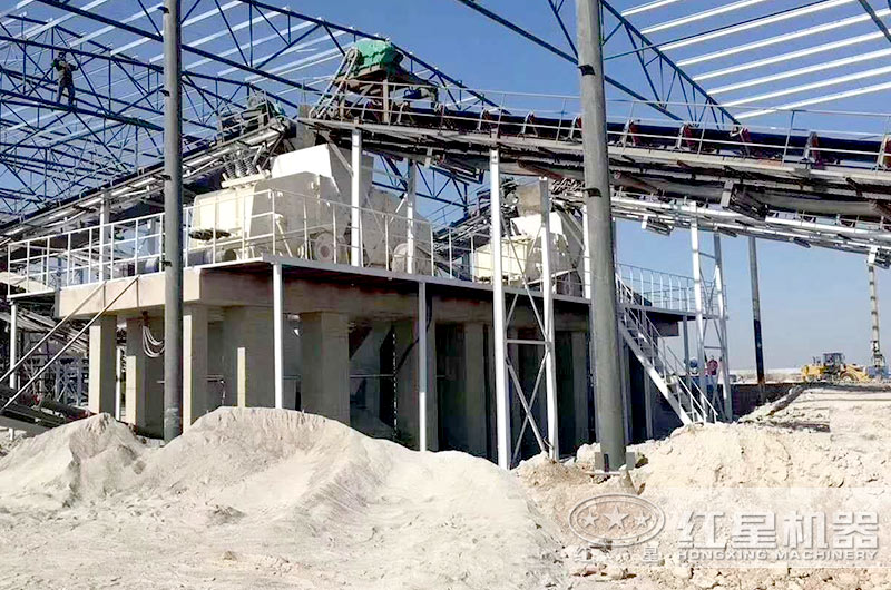 白云石破碎生產(chǎn)現(xiàn)場實(shí)拍圖