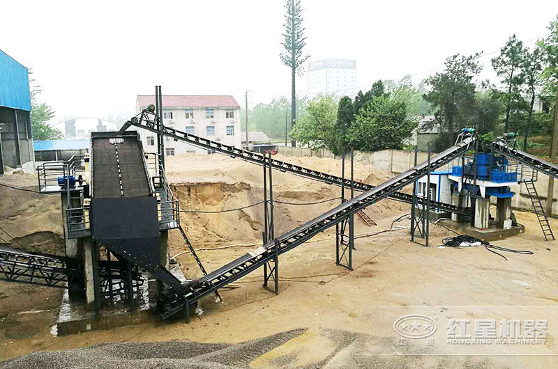 鵝卵石制砂現(xiàn)場 鵝卵石制砂現(xiàn)場