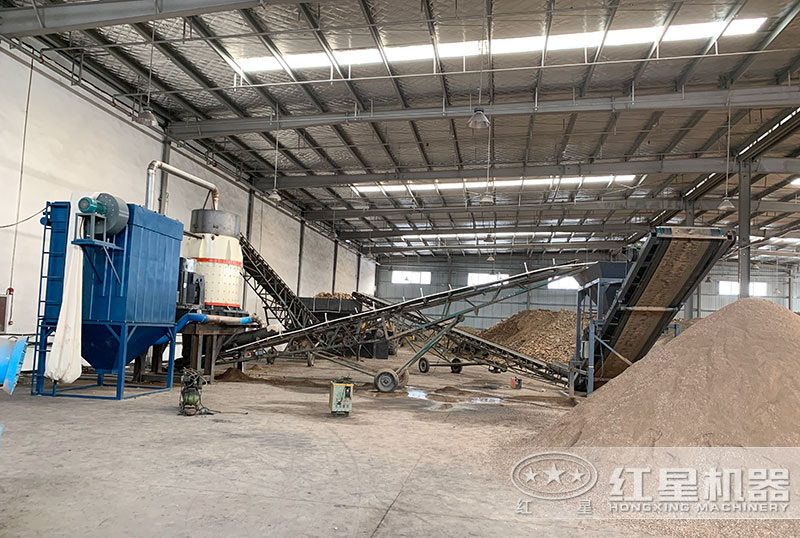 復合式破碎機現(xiàn)場