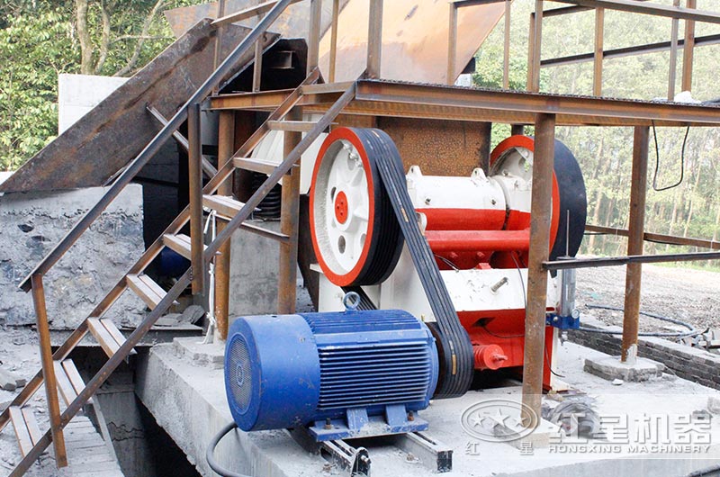 時產(chǎn)100噸混凝土碎石生產(chǎn)線現(xiàn)場實(shí)拍 時產(chǎn)100噸混凝土碎石生產(chǎn)線現(xiàn)場實(shí)拍