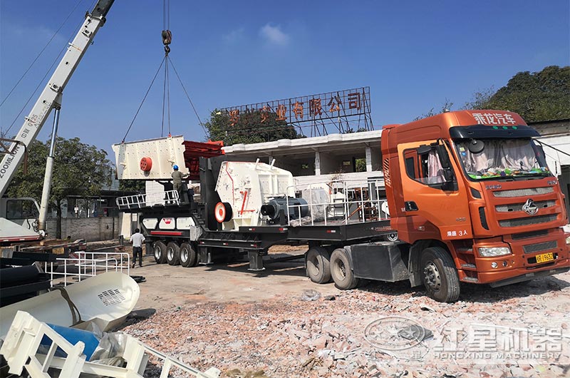 輪胎移動反擊破振動篩破碎機 輪胎移動反擊破振動篩破碎機