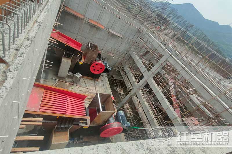 陜西寶雞制砂生產線建設現(xiàn)場 陜西寶雞制砂生產線建設現(xiàn)場