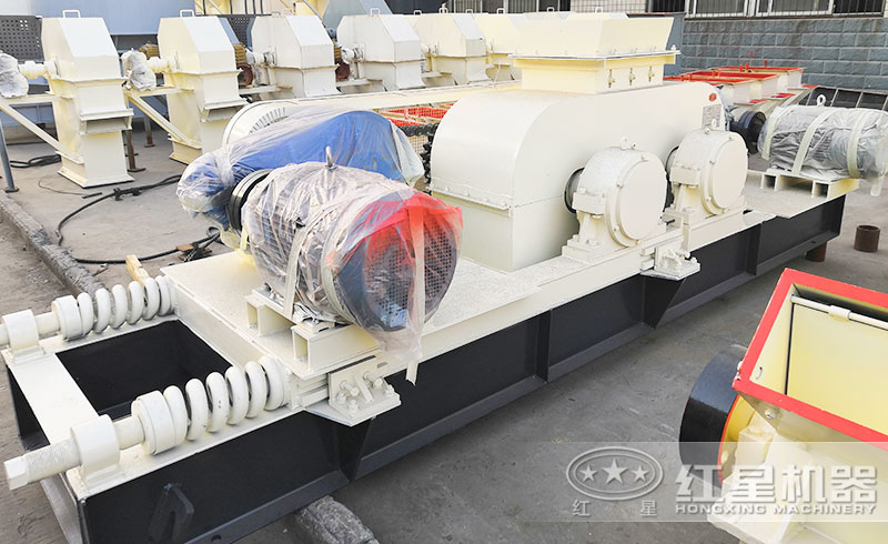 硅鐵對(duì)輥破碎機(jī)現(xiàn)場(chǎng)實(shí)拍 硅鐵對(duì)輥破碎機(jī)現(xiàn)場(chǎng)實(shí)拍