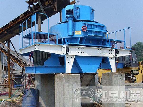 片麻巖制砂現(xiàn)場(chǎng) 片麻巖制砂現(xiàn)場(chǎng)