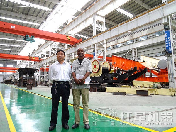 履帶液壓巖石破碎機廠家 履帶液壓巖石破碎機廠家