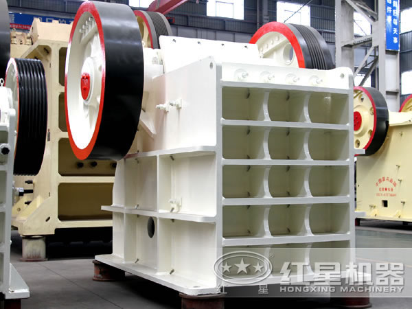 大型顎式破碎機(jī) 大型顎式破碎機(jī)