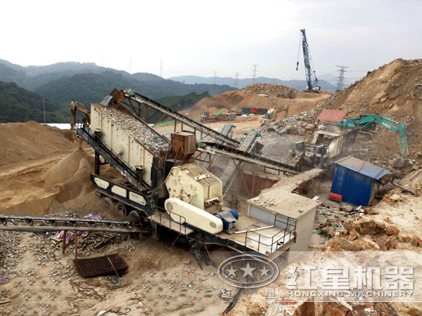 移動(dòng)破碎站作業(yè)現(xiàn)場(chǎng)—效率高 移動(dòng)破碎站作業(yè)現(xiàn)場(chǎng)—效率高