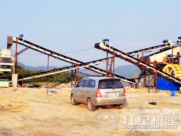 制砂生產(chǎn)現(xiàn)場 制砂生產(chǎn)現(xiàn)場