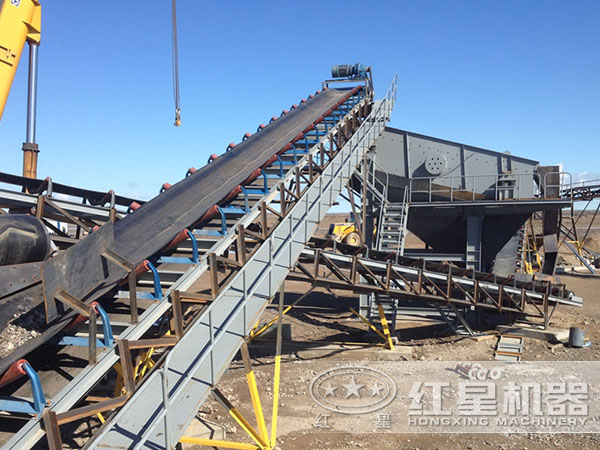 機制砂/沙生產線現(xiàn)場作業(yè)