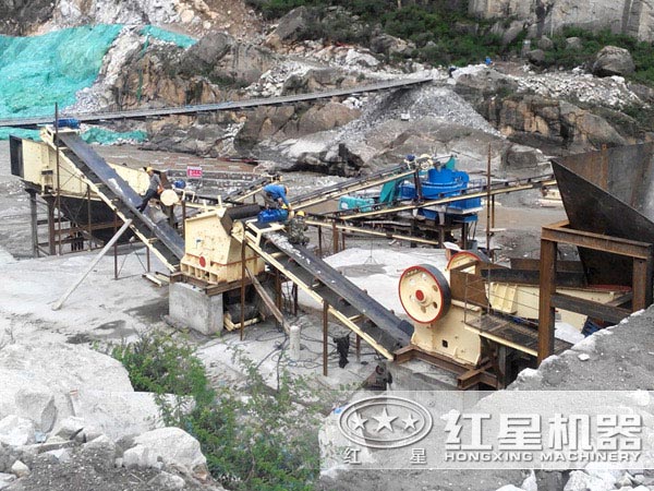 機(jī)制砂生產(chǎn)線現(xiàn)場(chǎng) 機(jī)制砂生產(chǎn)線現(xiàn)場(chǎng)