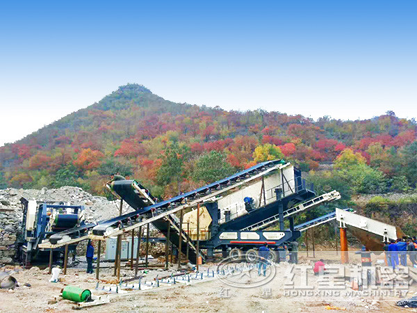 時(shí)產(chǎn)200噸流動(dòng)制砂機(jī)應(yīng)用現(xiàn)場 時(shí)產(chǎn)200噸流動(dòng)制砂機(jī)應(yīng)用現(xiàn)場