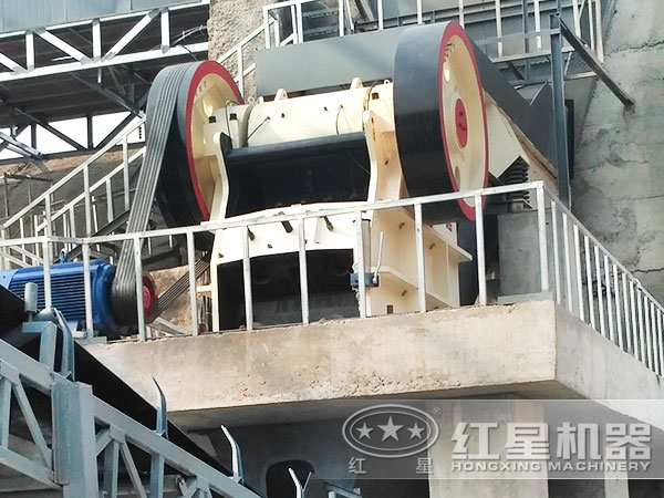 pe系列顎式破石機(jī)作業(yè)現(xiàn)場(chǎng) pe系列顎式破石機(jī)作業(yè)現(xiàn)場(chǎng)
