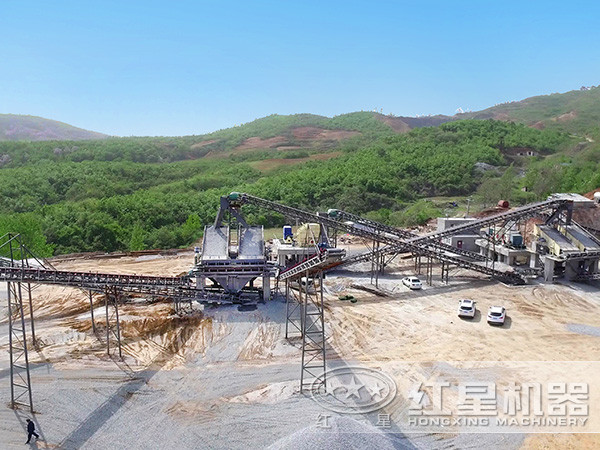 制砂生產(chǎn)現(xiàn)場(chǎng) 制砂生產(chǎn)現(xiàn)場(chǎng)