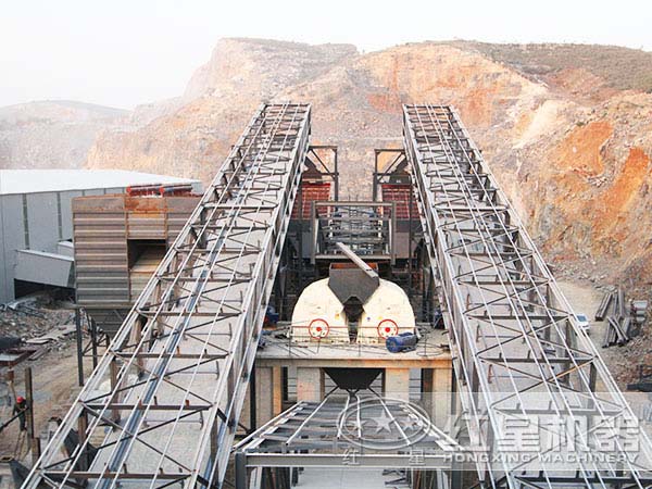 錘式破碎機(jī)安裝現(xiàn)場 錘式破碎機(jī)安裝現(xiàn)場