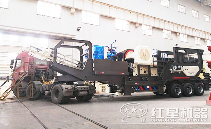 紅星車載移動碎石機轉(zhuǎn)場便利