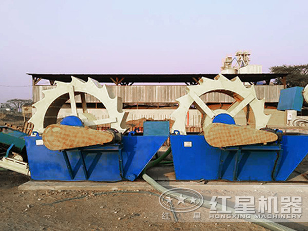 洗砂機(jī)作業(yè)現(xiàn)場(chǎng) 洗砂機(jī)作業(yè)現(xiàn)場(chǎng)