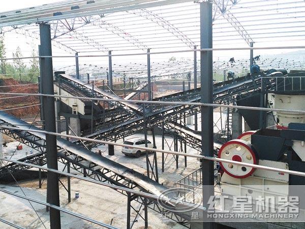 大型石子破碎機生產線現(xiàn)場