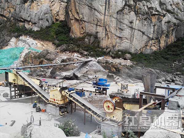 綠色環(huán)保鵝卵石制砂機作業(yè)現(xiàn)場 綠色環(huán)保鵝卵石制砂機作業(yè)現(xiàn)場
