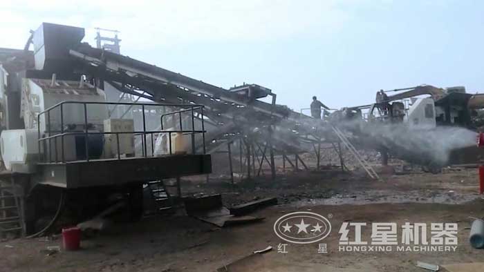 流動(dòng)煤炭破碎機(jī)作業(yè)現(xiàn)場(chǎng)安裝噴灑裝置