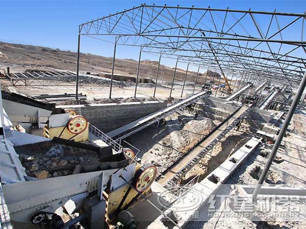 大型石料生產(chǎn)線(xiàn)現(xiàn)場(chǎng) 大型石料生產(chǎn)線(xiàn)現(xiàn)場(chǎng)