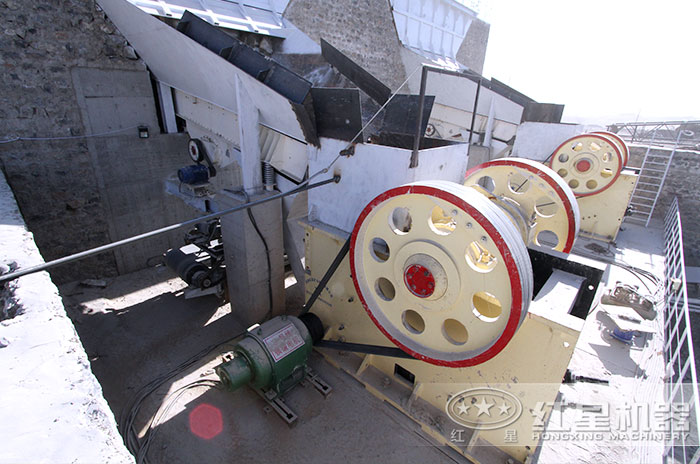 紅星鄂式破碎機(jī)作業(yè)現(xiàn)場(chǎng) 紅星鄂式破碎機(jī)作業(yè)現(xiàn)場(chǎng)