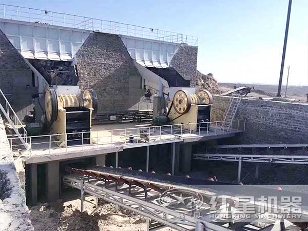 兩臺(tái)鄂式制沙機(jī)作業(yè)現(xiàn)場(chǎng) 兩臺(tái)鄂式制沙機(jī)作業(yè)現(xiàn)場(chǎng)