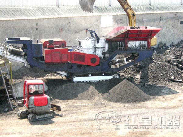 履帶石子機作業(yè)現(xiàn)場 履帶石子機作業(yè)現(xiàn)場