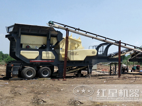 移動(dòng)反擊式破碎站作業(yè)現(xiàn)場(chǎng) 移動(dòng)反擊式破碎站作業(yè)現(xiàn)場(chǎng)