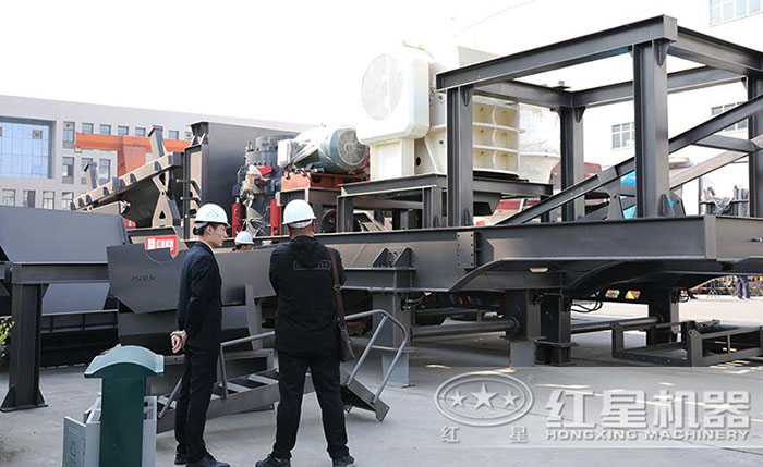 用戶來廠定制可移動(dòng)破碎機(jī) 用戶來廠定制可移動(dòng)破碎機(jī)