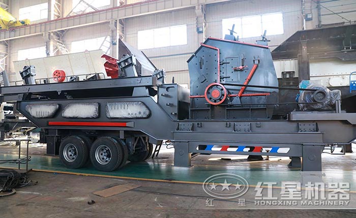 小型移動碎石機生產(chǎn)車間