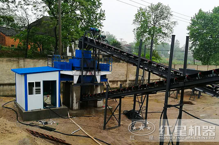 時產(chǎn)150噸的河卵石打砂生產(chǎn)線作業(yè)現(xiàn)場 時產(chǎn)150噸的河卵石打砂生產(chǎn)線作業(yè)現(xiàn)場