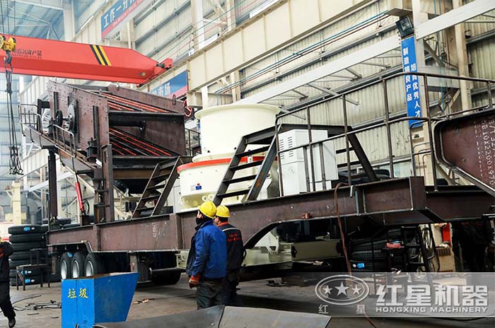 時產(chǎn)150噸的移動式河卵石打砂機(jī) 時產(chǎn)150噸的移動式河卵石打砂機(jī)