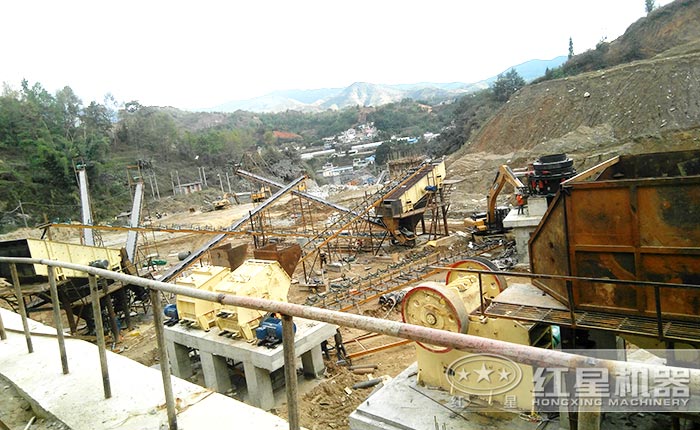 固定式破碎機(jī)生產(chǎn)作業(yè)現(xiàn)場 固定式破碎機(jī)生產(chǎn)作業(yè)現(xiàn)場