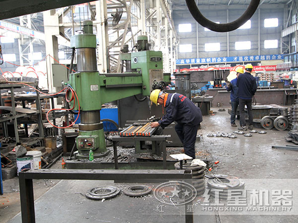 工人作業(yè)車間 工人作業(yè)車間